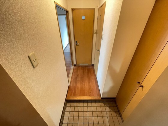 玄関　※別号室の写真です
