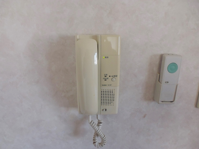 セキュリティ　オートロック付きのインターホンです。