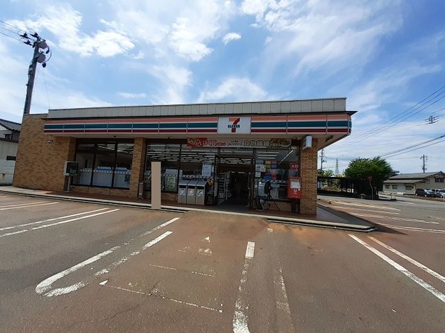 コンビニ　セブンイレブン新発田御幸町店（コンビニ）まで600m