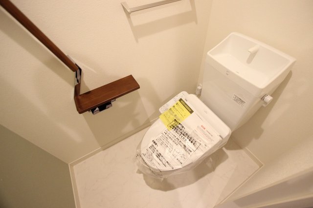 トイレ　同物件、別号室の写真