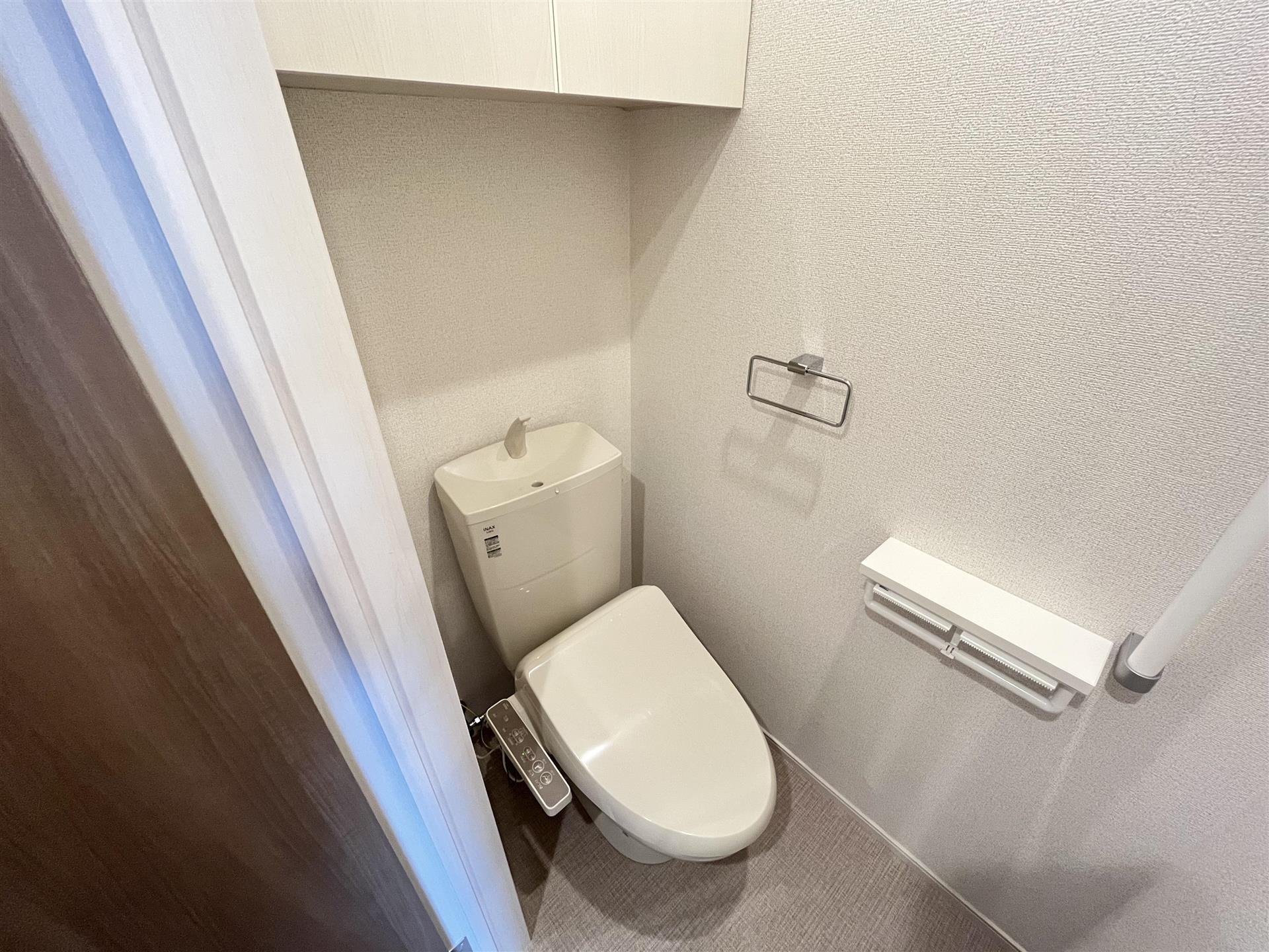 トイレ　温水洗浄暖房便座