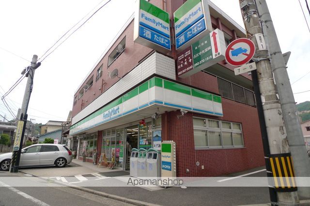 コンビニ　ファミリーマート（コンビニ）まで218m