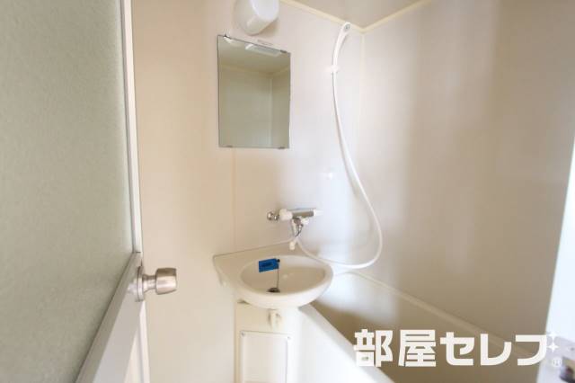 洗面設備　３Ｇ号室内装写真参照