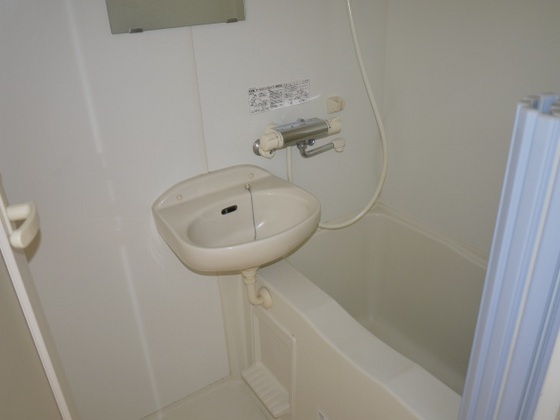 バス・シャワールーム　※別部屋の写真です