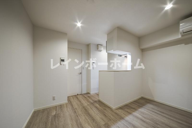 居室・リビング　こちらのリビングで趣味の時間をお楽しみください