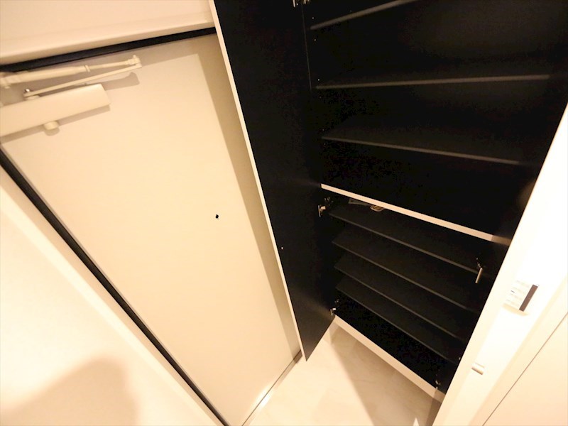 玄関　玄関　シューズボックス付