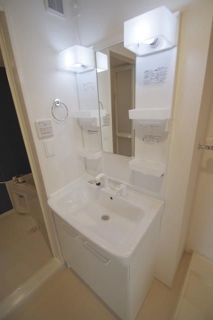 洗面設備　★朝の支度に便利な独立洗面台★