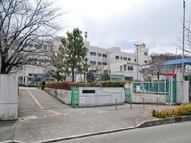 小学校　小山田中学校（小学校）まで550m