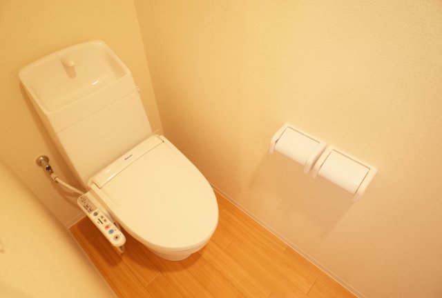 トイレ　温水洗浄便座