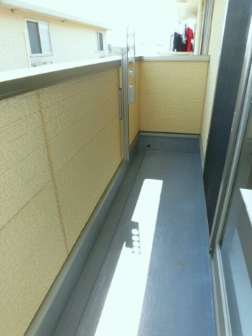 バルコニー　暖かな日差しのふりそそぐバルコニー