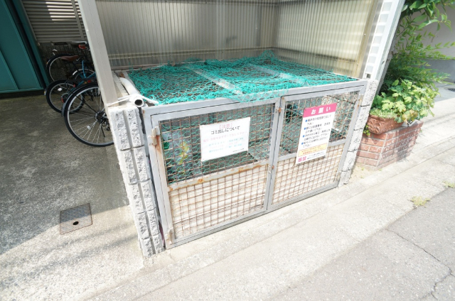 その他　敷地内ごみ捨て場