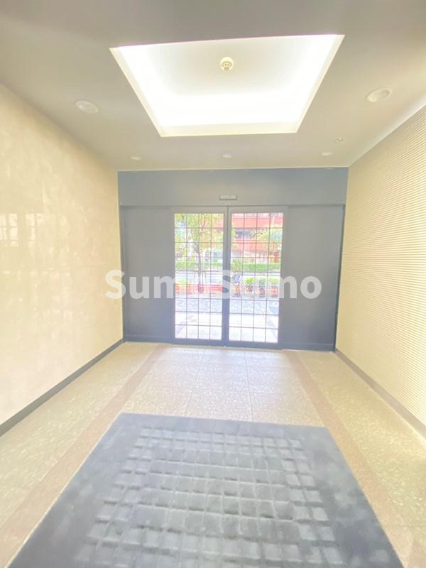 エントランス　落ち着いたエントランスです