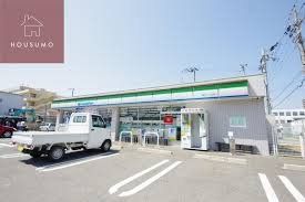 コンビニ　ファミリーマート菱江三丁目店（コンビニ）まで340m