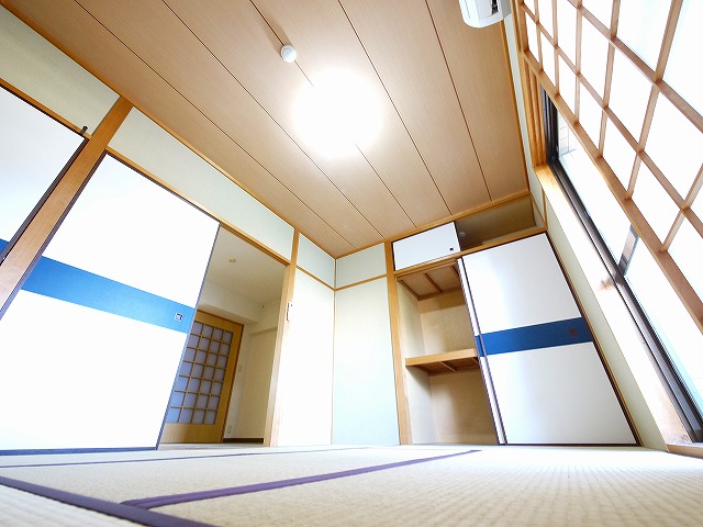 その他部屋・スペース　開放的な寝室です