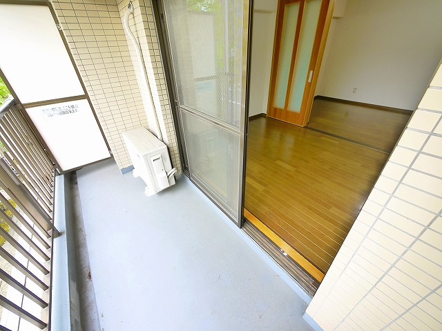 バルコニー　外からの目が気にならないバルコニーで洗濯物が干せます