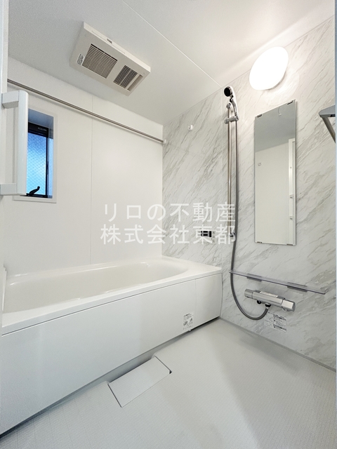 バス・シャワールーム　帰宅時間がずれても便利な追焚機能付バスルームです♪