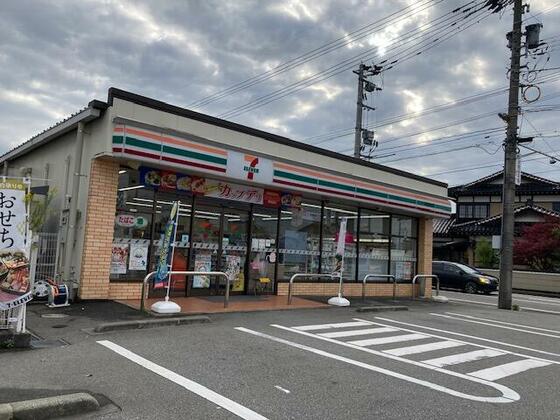 コンビニ　セブンイレブン富山速星店（コンビニ）まで192m