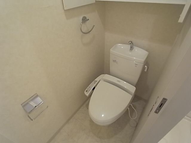 トイレ　ウォッシュレットもついています。