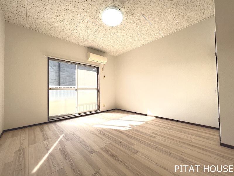 居室・リビング　同物件別部屋