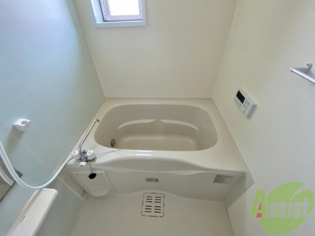 バス・シャワールーム　こちらのお風呂で、一日の疲れを癒してください。