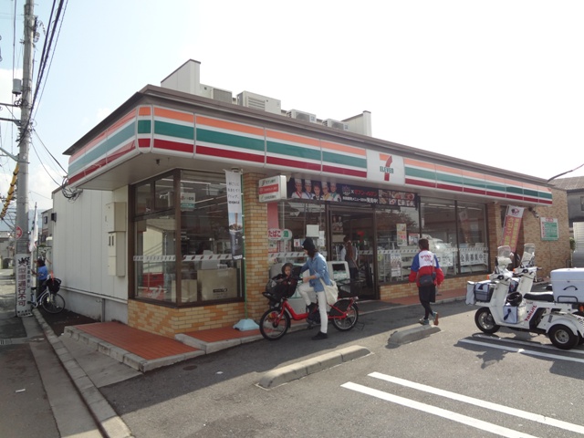 コンビニ　セブンイレブン（コンビニ）まで202m