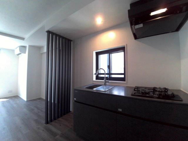 キッチン　コンパクトなキッチンで掃除もラクラク