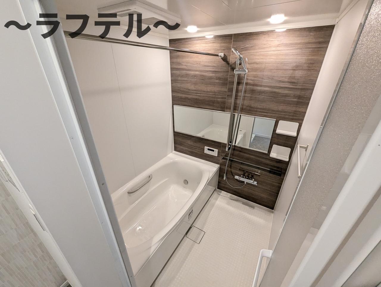 バス・シャワールーム　反転写真