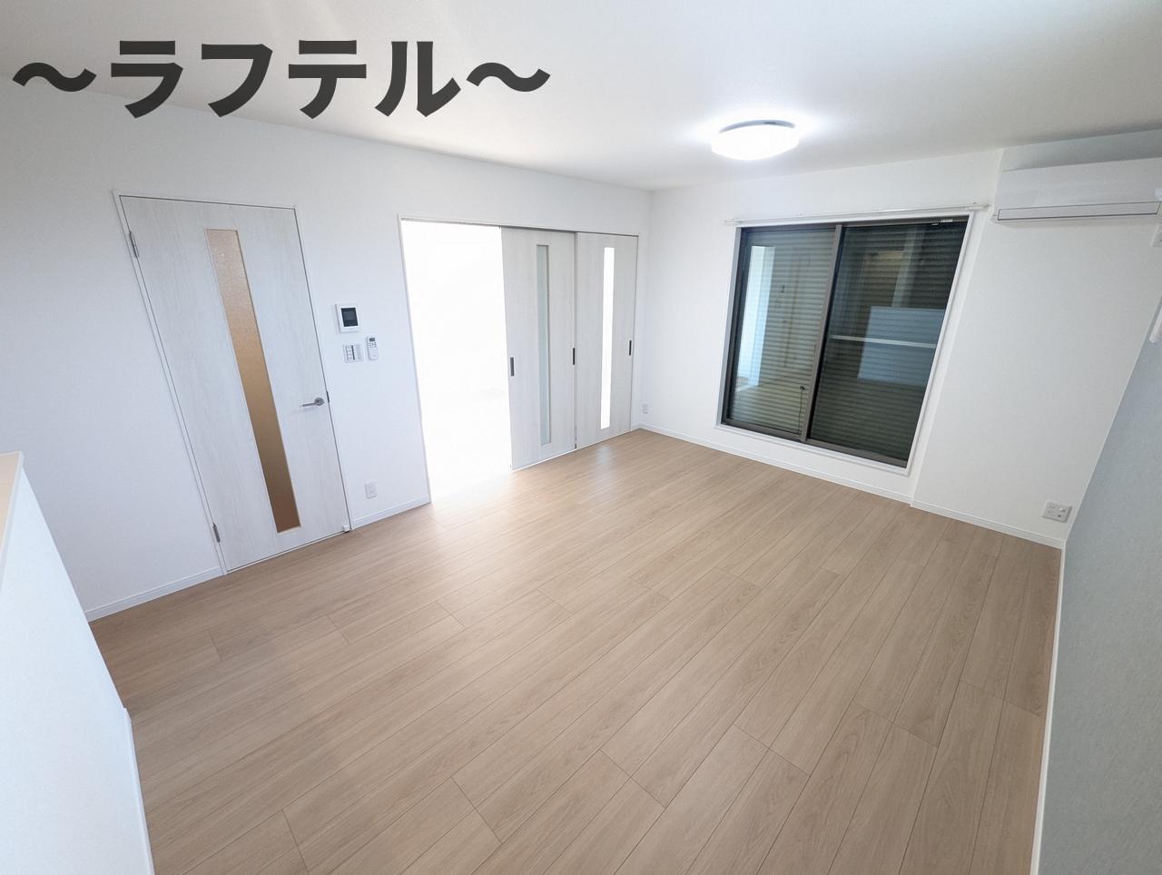 居室・リビング　反転写真