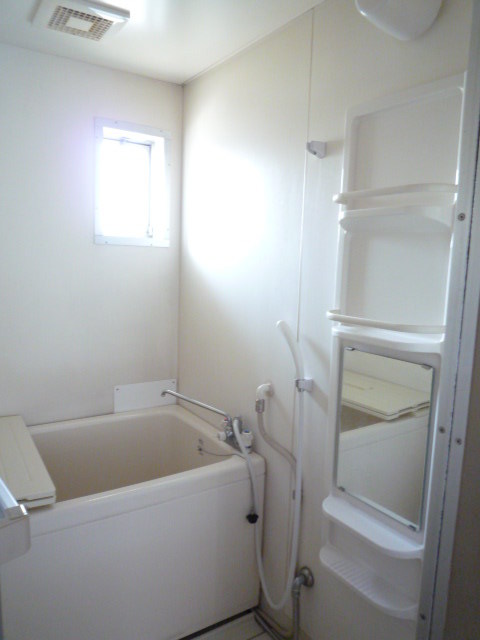 バス・シャワールーム　追焚風呂窓あり