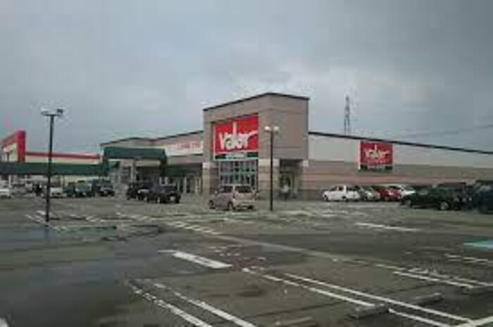 スーパー　バロー松任店（スーパー）まで434m