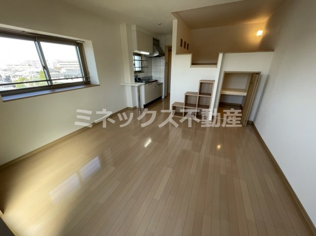 居室・リビング　同タイプのお部屋の写真。現況を優先します。