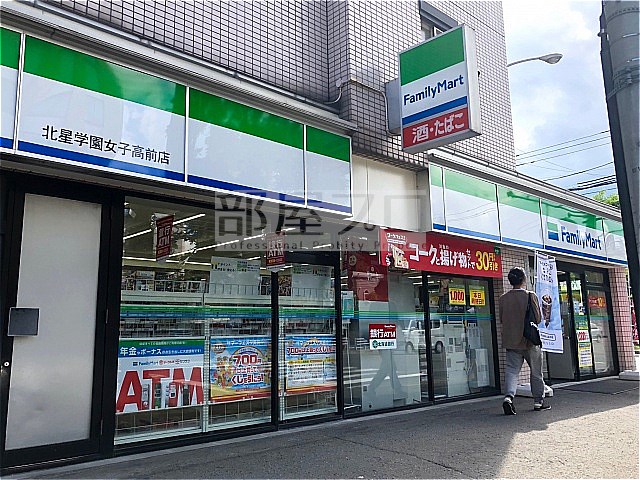 コンビニ　ファミリーマート（コンビニ）まで335m