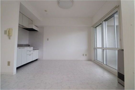 居室・リビング　※写真は別号室です。