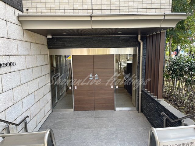 エントランス　オートロック付きのエントランス