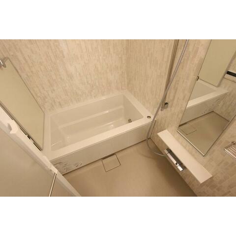 バス・シャワールーム　追い焚き機能、浴室乾燥機付きのお風呂