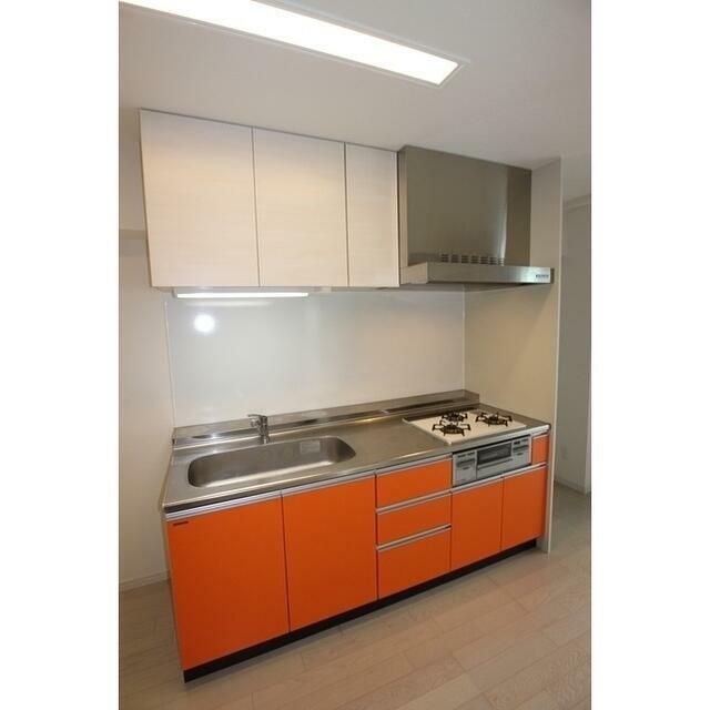 キッチン　ビビットカラーのキッチン♪（３口ガスコンログリル付）