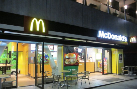 飲食店　マクドナルド 大門店（飲食店）まで297m