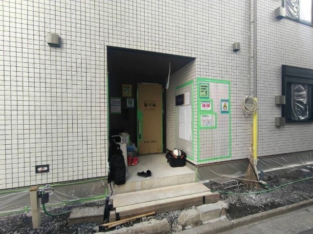 エントランス　落ち着いたエントランスです