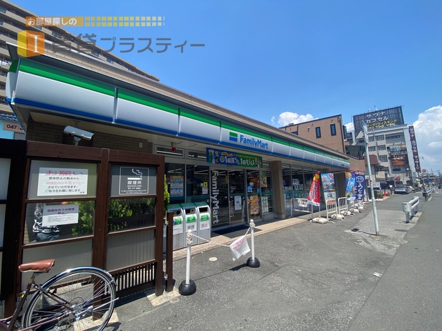 コンビニ　ファミリーマートJR船橋駅前店（コンビニ）まで427m
