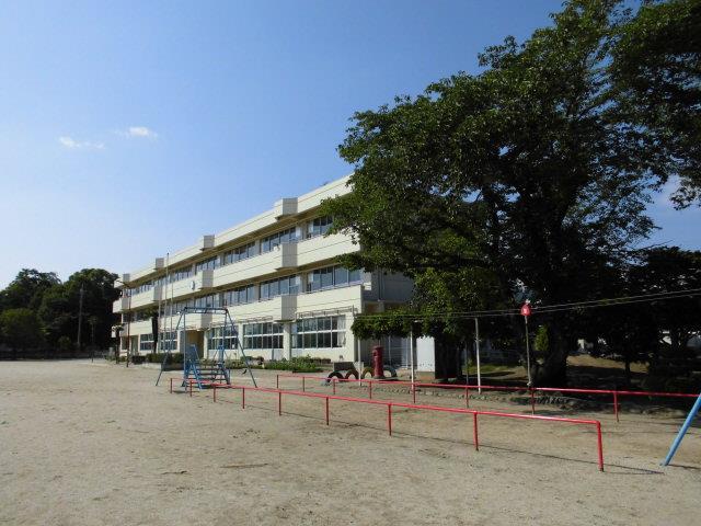 小学校　足利市立葉鹿小学校（小学校）まで651m
