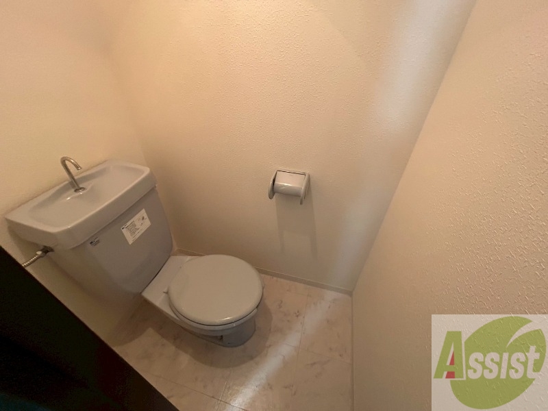 トイレ　こちらはトイレです。清潔感があり、安心して使用できます。