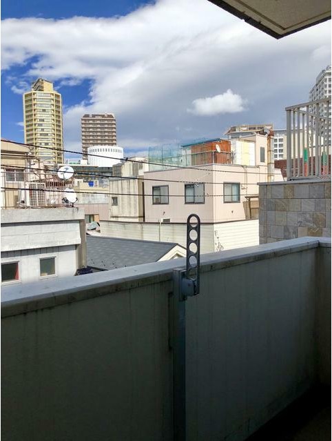 バルコニー　暖かな日差しのふりそそぐバルコニー♪