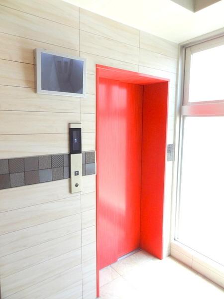 エントランス　★かわいいエレベーター★