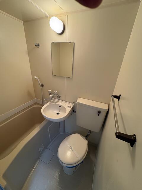 バス・シャワールーム　?