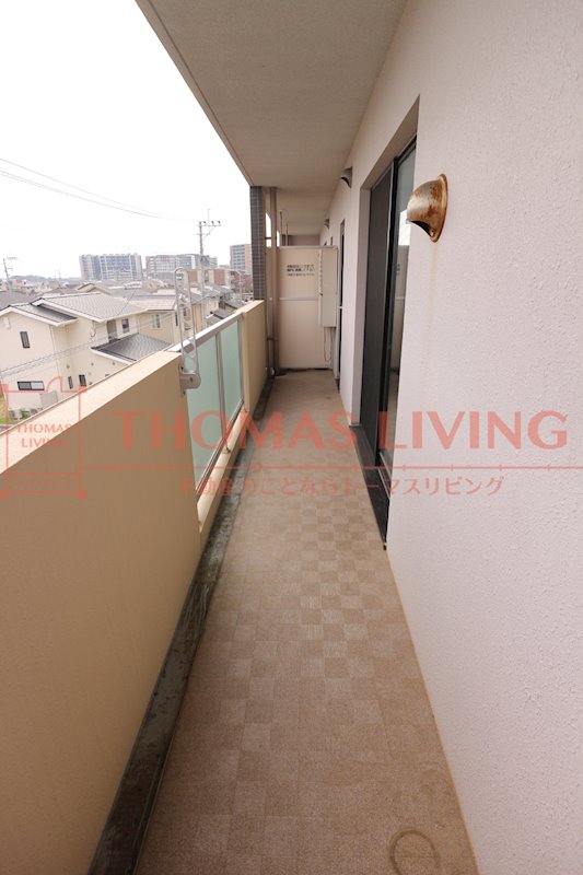 バルコニー　南向きで日当たり良好。