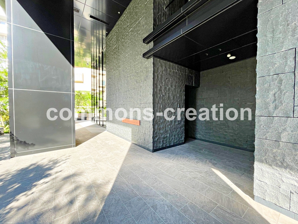 コンビニ　ローソン白金高輪駅前店（コンビニ）まで230m