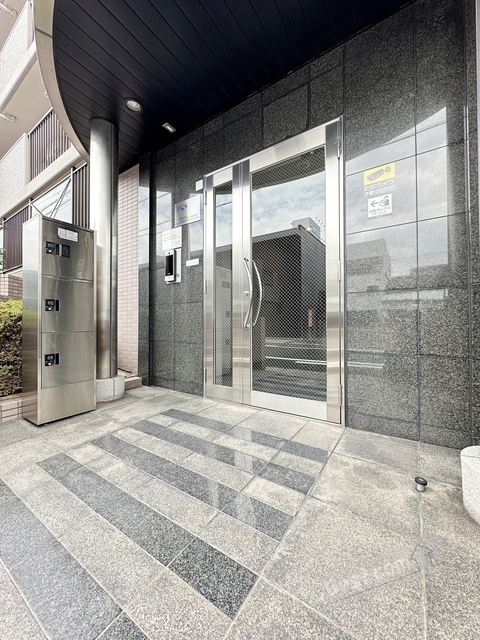 エントランス　オートロック付きで部外者シャットアウト♪