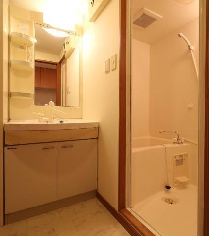 洗面設備　朝の支度はこちらでどうぞ。