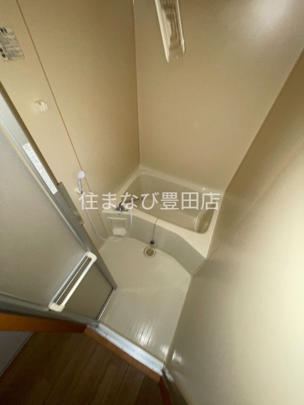 バス・シャワールーム　同型別部屋・反転写真