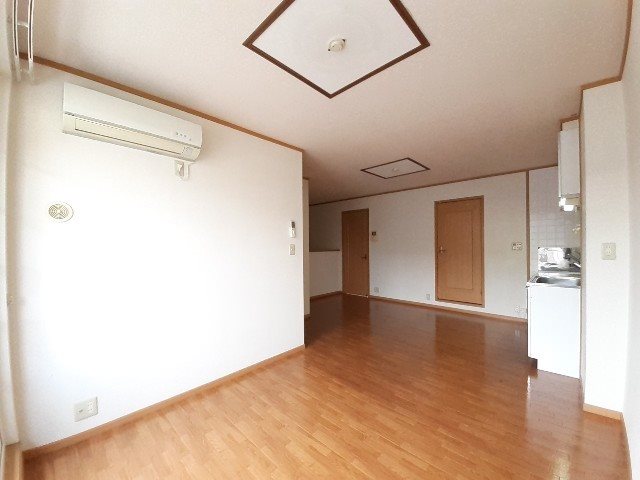 居室・リビング　※別号室の写真です。